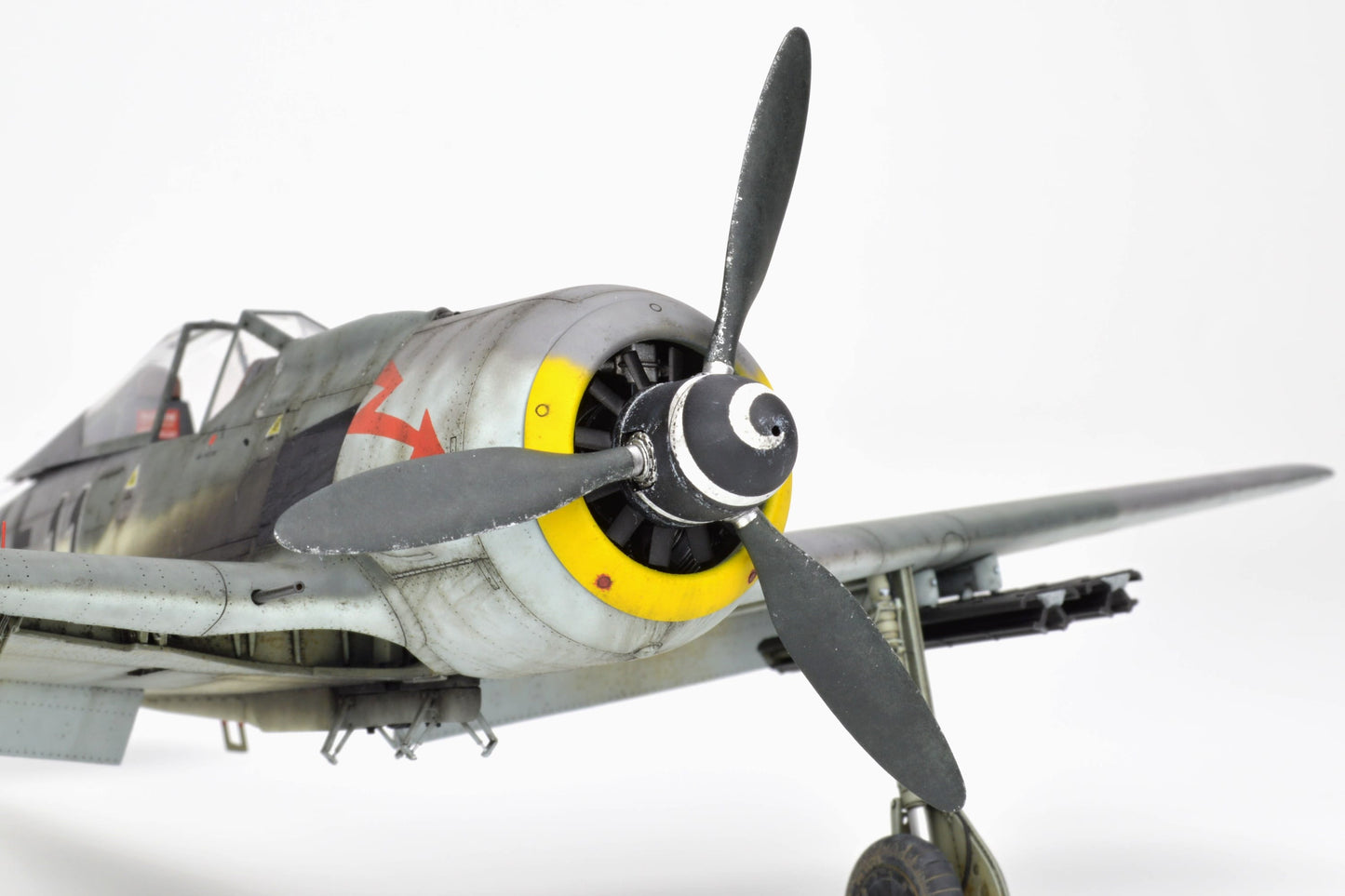 727 - Eduard - 82139 - Focke-Wulf Fw 190 F-8 - painted model