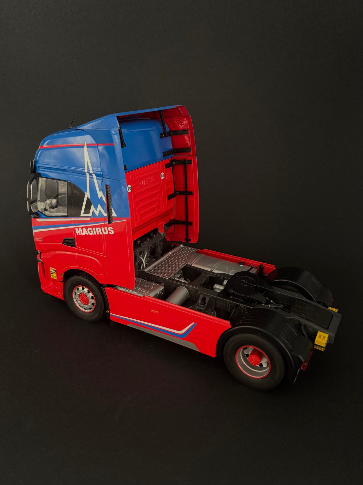 704 - Italeri - 3963 - IVECO Stralis S-Way - painted model