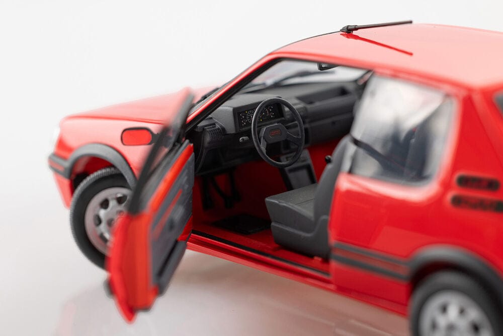 702 - Heller - 82705 - Peugeot 205 GTI - painted model