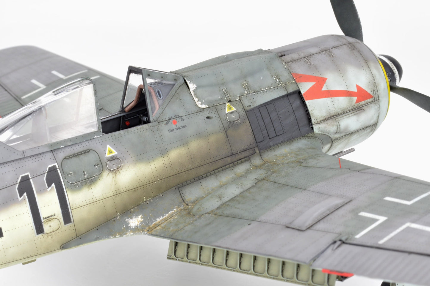 730 - Eduard - 82139 - Focke-Wulf Fw 190 F-8 - painted model