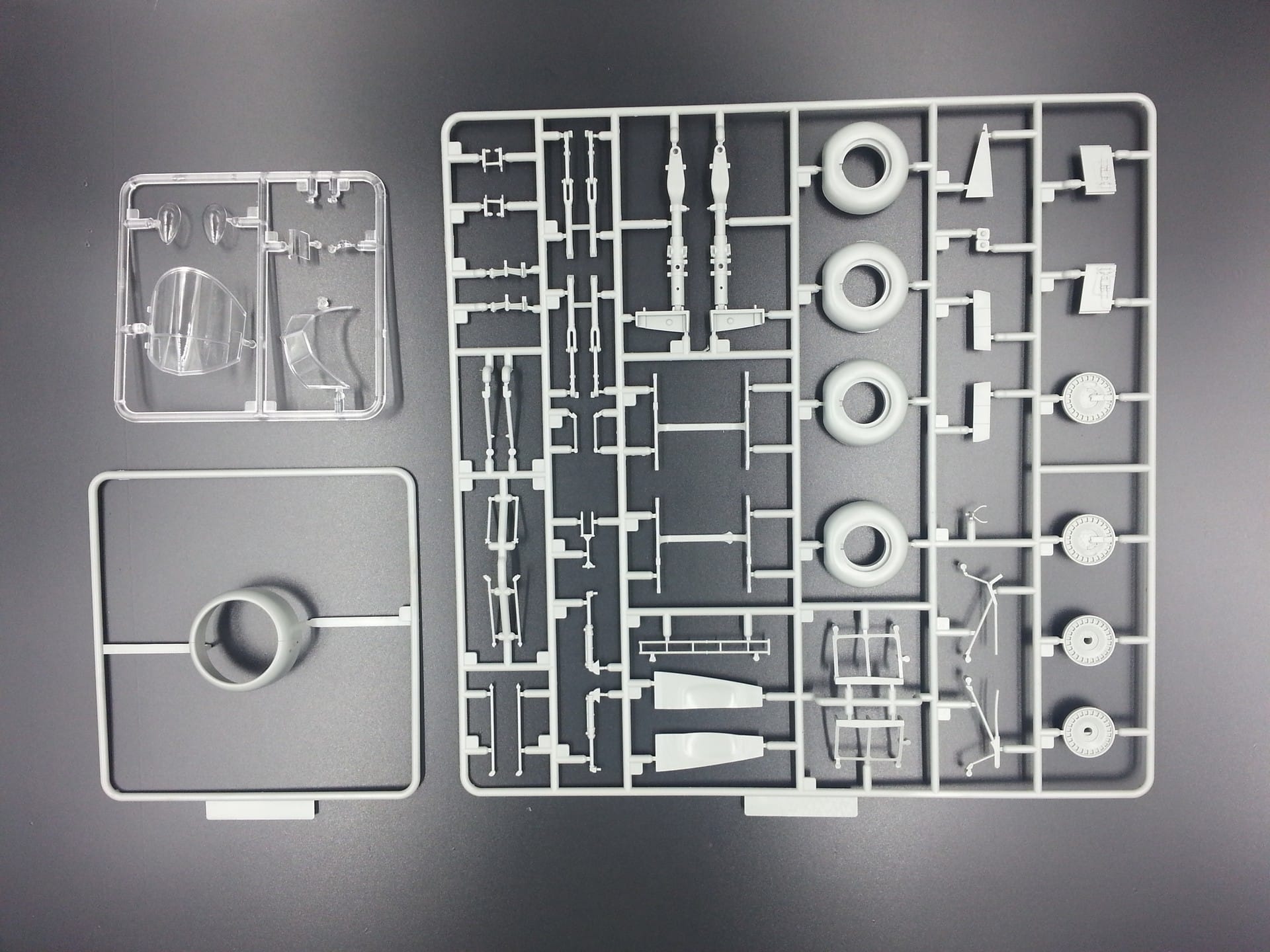 HK Models - 01E007 - Dornier Do 335 B-2 Pfeil - sprue