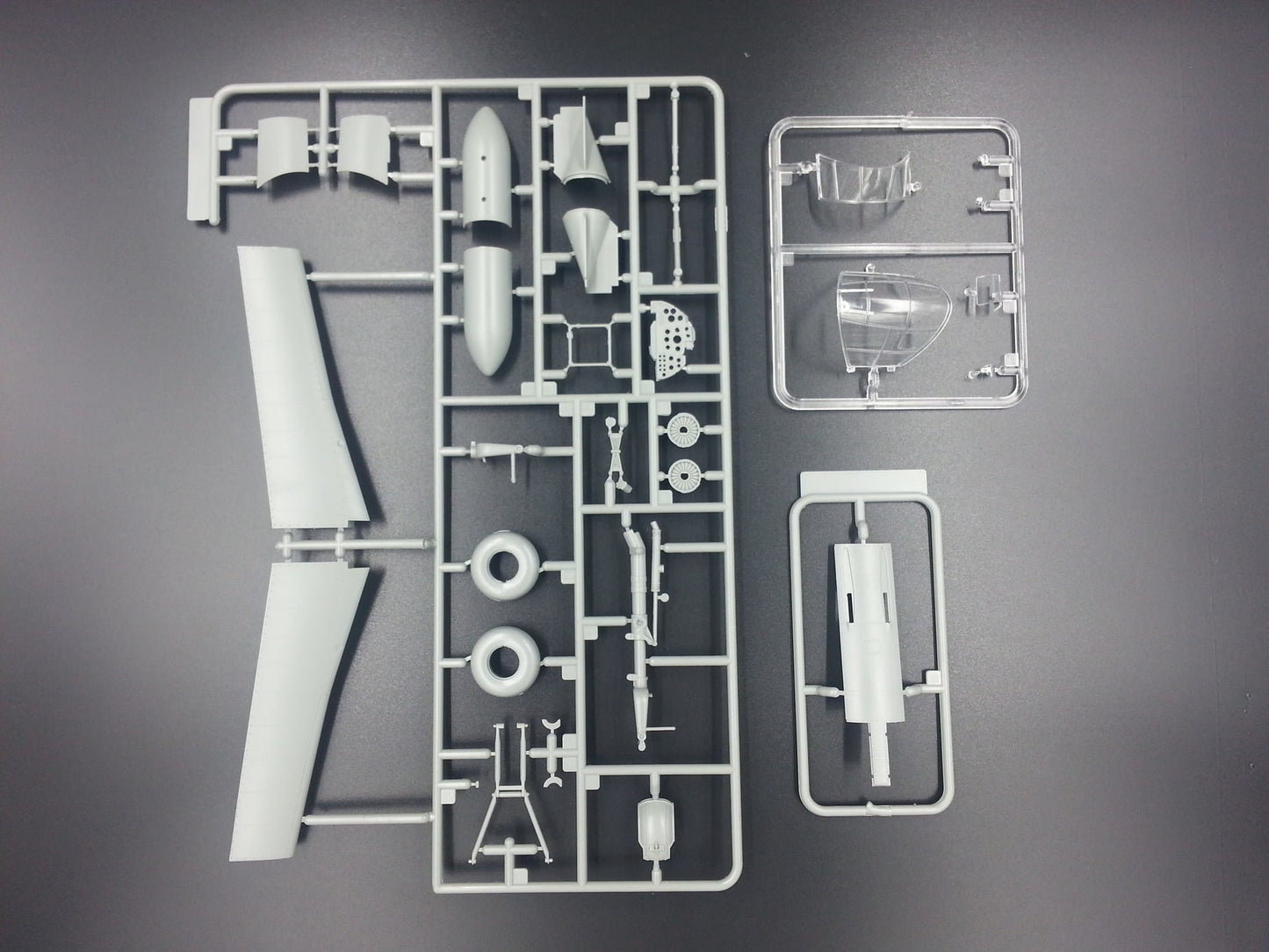 206 - HK Models - 01E007 - Dornier Do 335 B-2 Pfeil - sprue