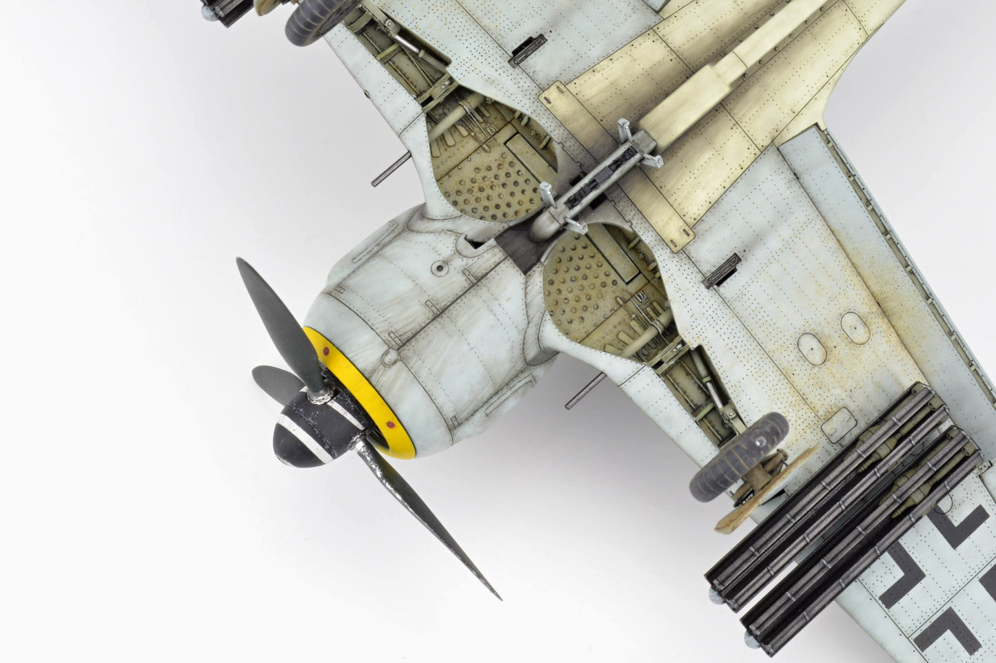 734 - Eduard - 82139 - Focke-Wulf Fw 190 F-8 - painted model