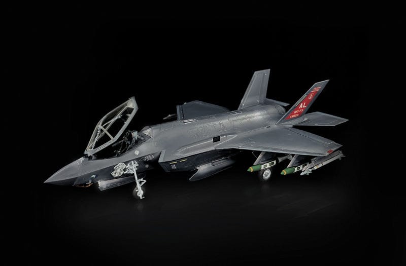 Italeri - 2836 - Lockheed Martin F-35A Lightning II ‘Beast Mode’ - painted model