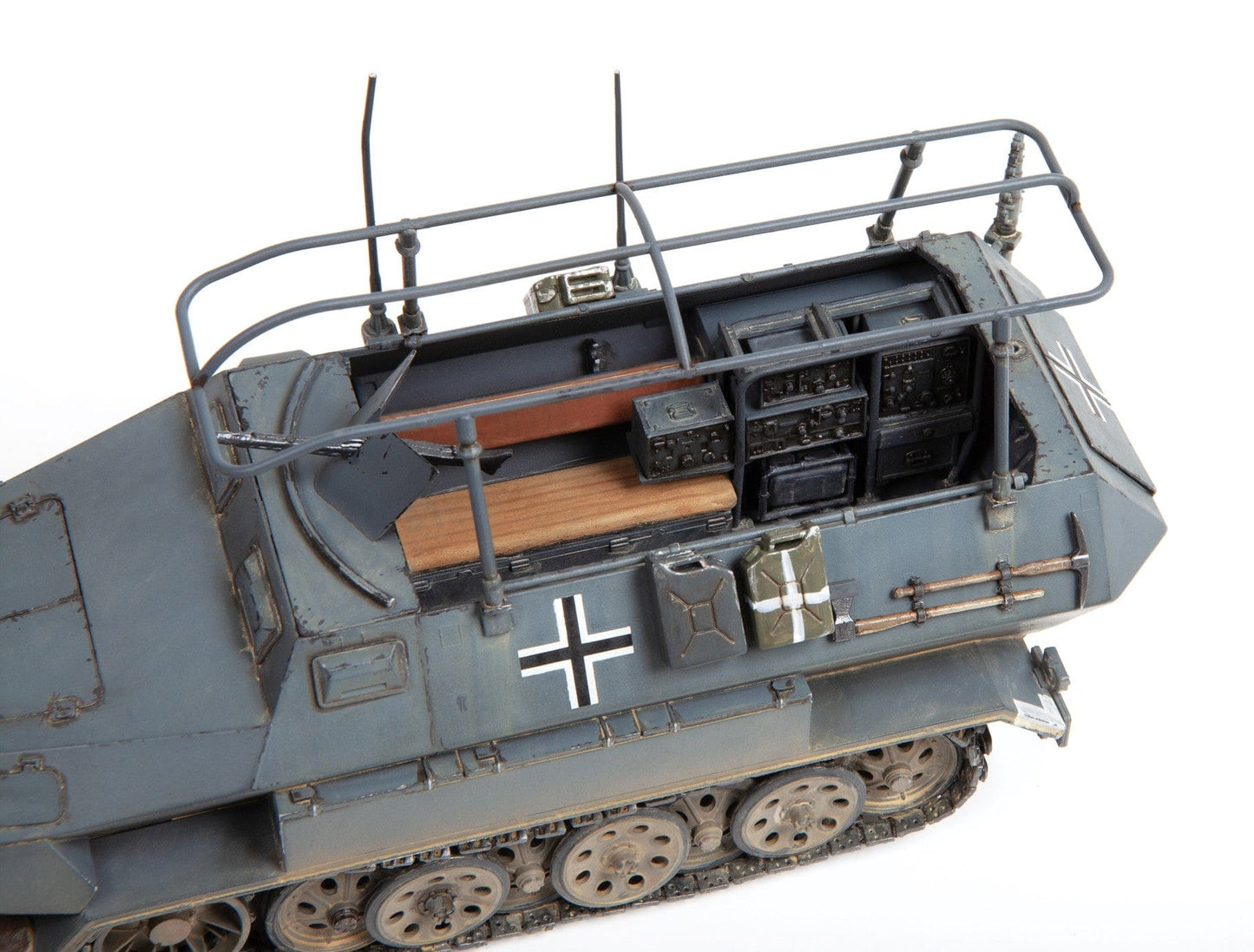 701 - Zvezda - 3604 - Sd.Kfz. 251/3 Ausf. B - painted model