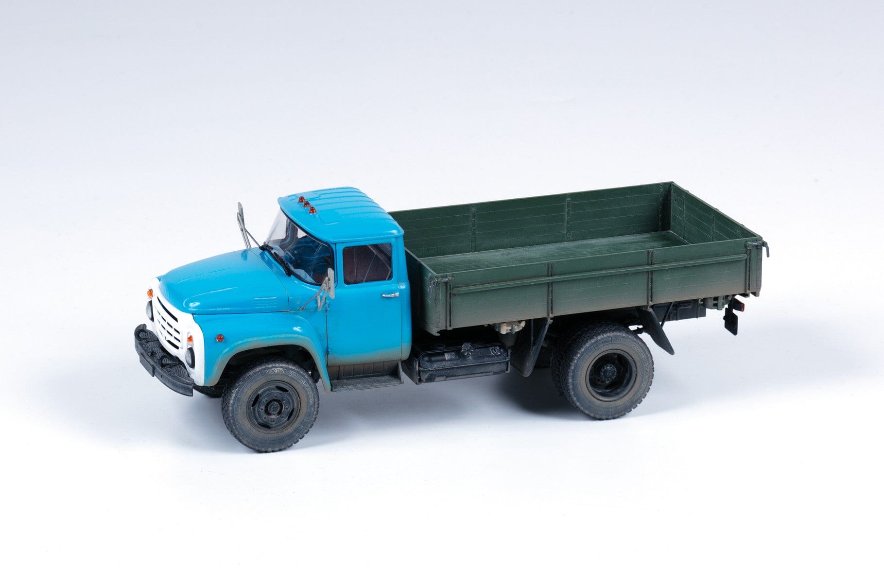 Zvezda - 3712 - ZiL-130 - painted model