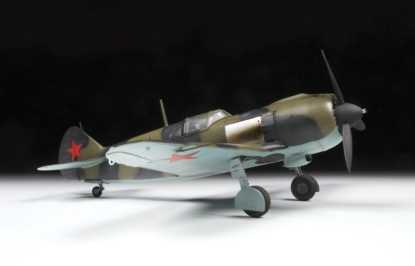 700 - Zvezda - 4803 - Lavochkin La-5 - painted model