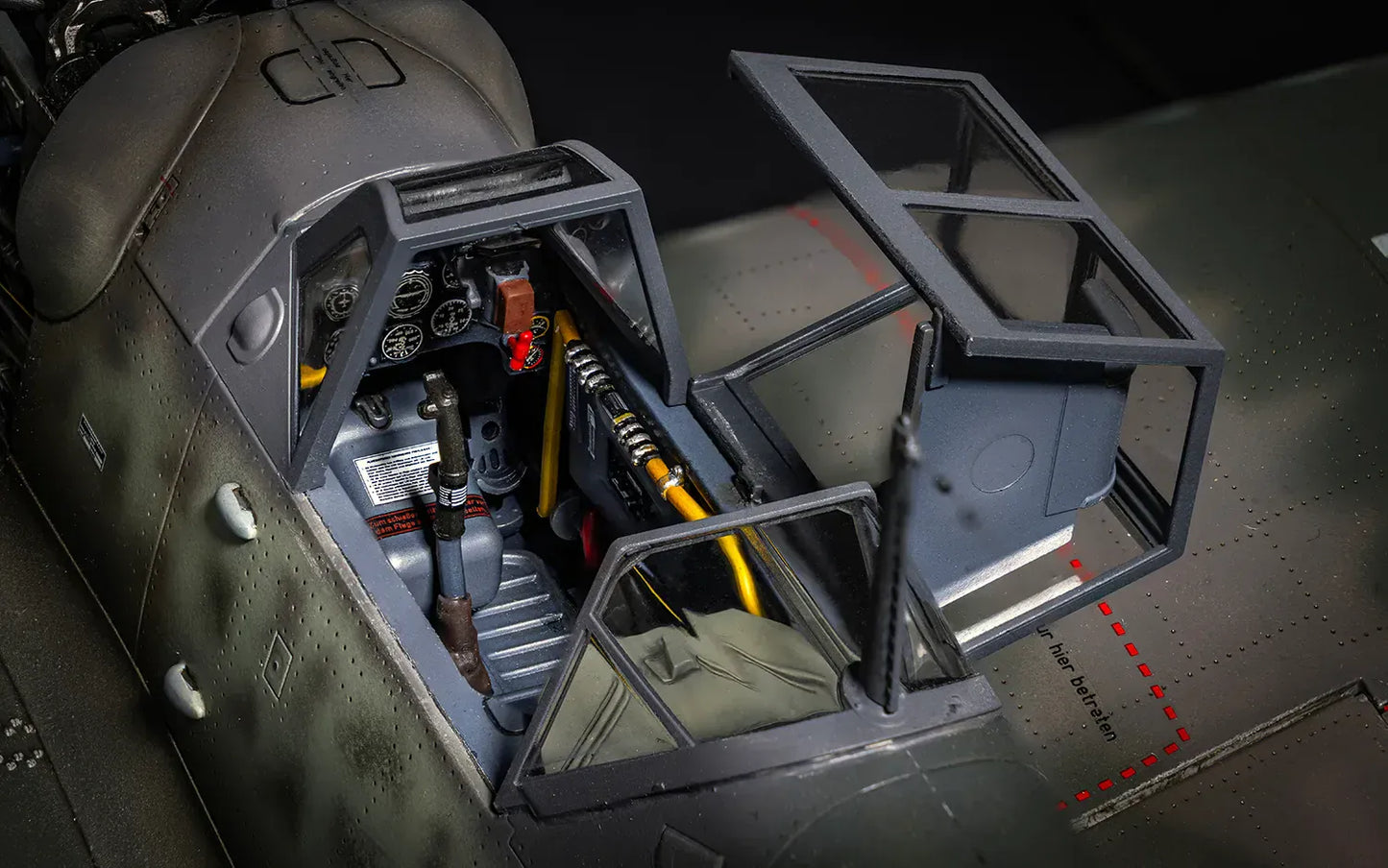 711 - Airfix - A17003 - Messerschmitt Bf 109 G-5 / G-6 - painted model