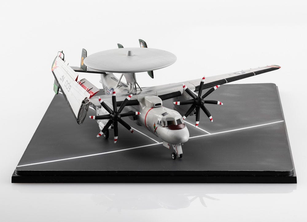 700 - Heller - 82300 - Grumman E-2C Hawkeye - painted model