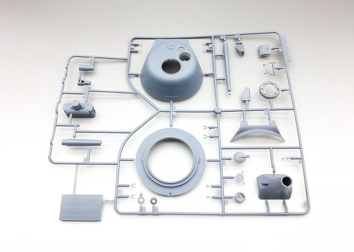 202 - Amusing Hobby - 35A007 - Pz.Kpfw. VII VK 72.01 (K) Löwe - sprue