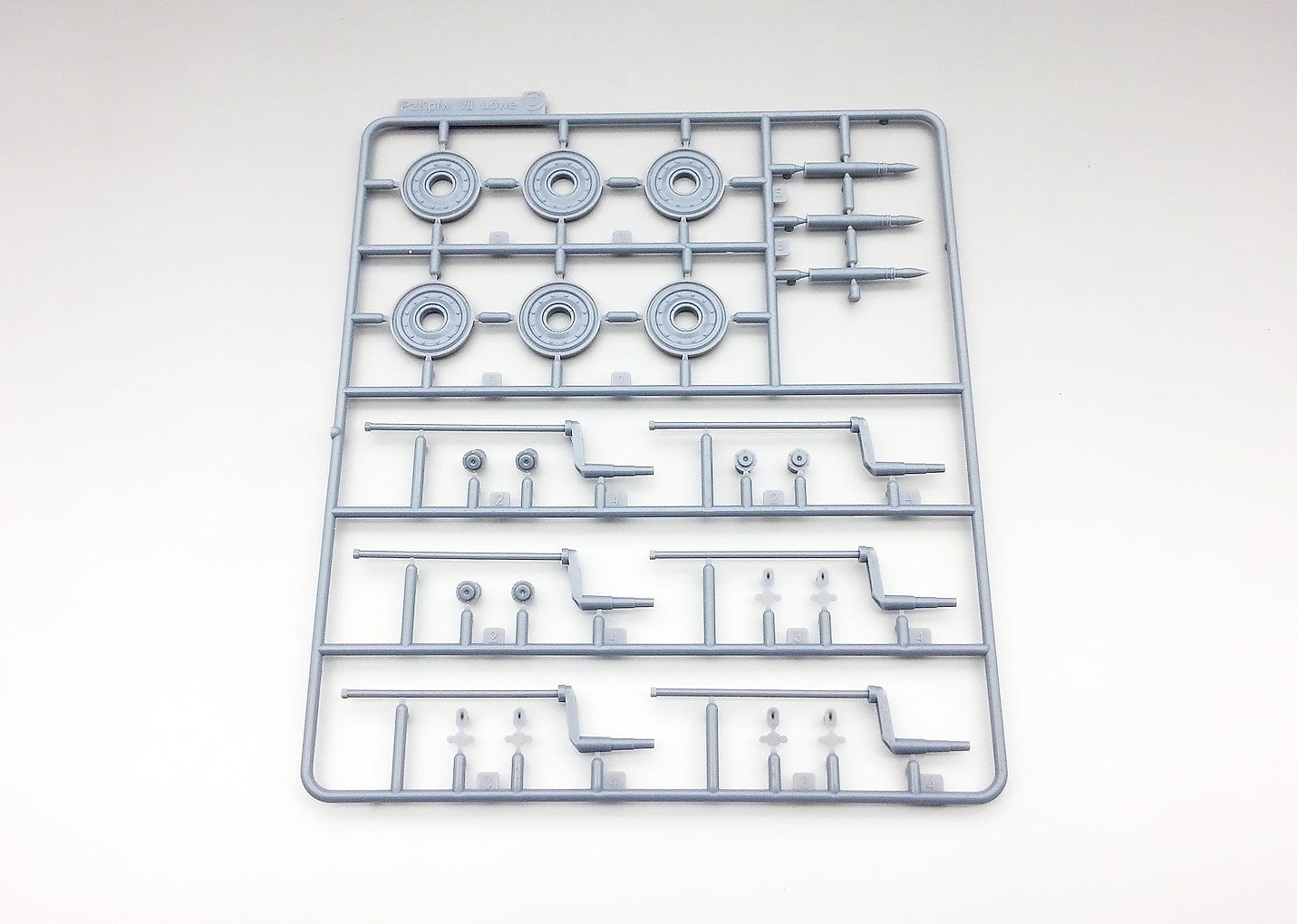 204 - Amusing Hobby - 35A007 - Pz.Kpfw. VII VK 72.01 (K) Löwe - sprue