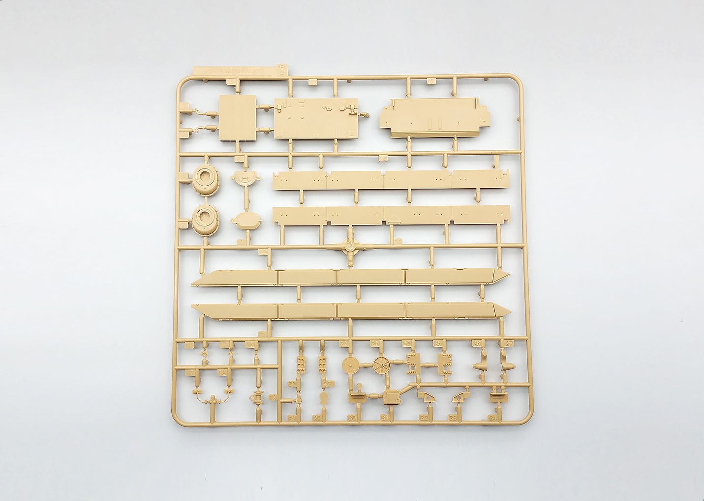 202 - Amusing Hobby - 35A013 - FV214 Conqueror Mk I - sprue