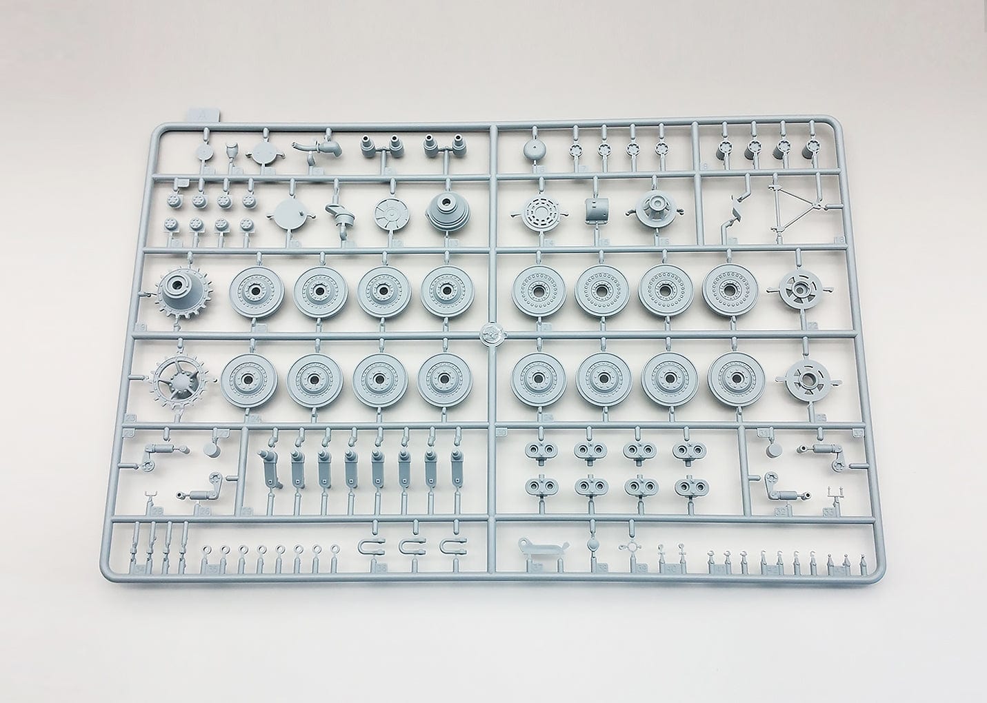 205 - Amusing Hobby - 35A015 - Pz.Kpfw. E-100 (Krupp Turret) - sprue