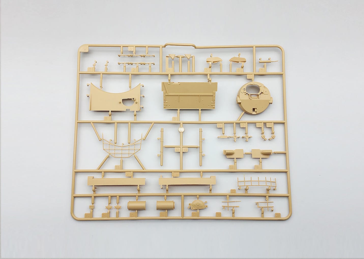 201 - Amusing Hobby - 35A027 - FV214 Conqueror Mk II - sprue