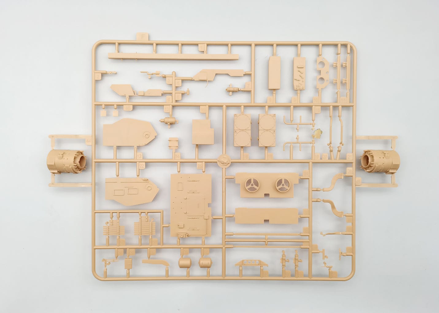 206 - Amusing Hobby - 35A030 - Panzerjäger Tiger (P) Ferdinand [Interior Kit] and 16t Fries Strassenbockkran - sprue
