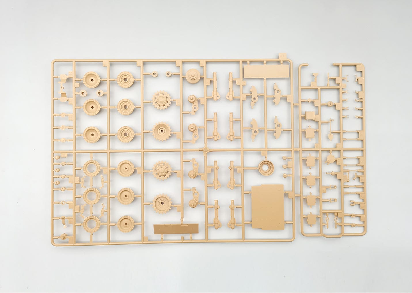 207 - Amusing Hobby - 35A030 - Panzerjäger Tiger (P) Ferdinand [Interior Kit] and 16t Fries Strassenbockkran - sprue