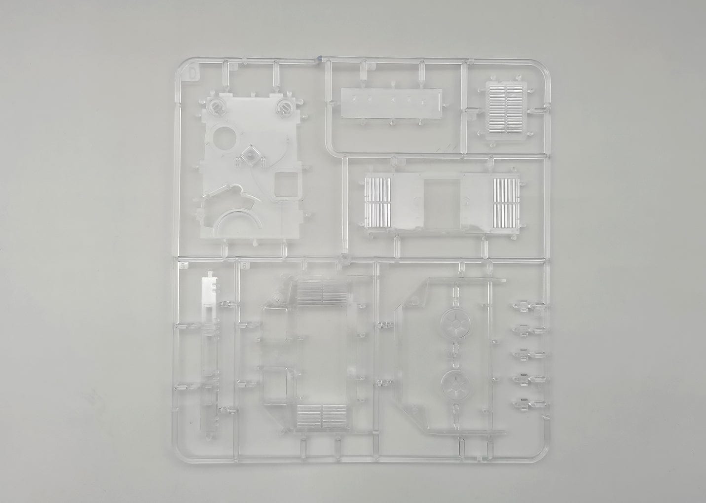 212 - Amusing Hobby - 35A030 - Panzerjäger Tiger (P) Ferdinand [Interior Kit] and 16t Fries Strassenbockkran - sprue