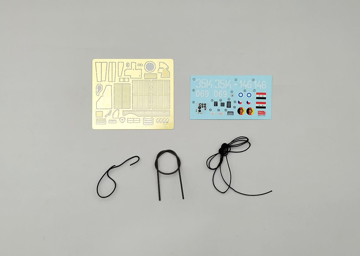 400 - Amusing Hobby - 35A038 - T-72M1 [Interior Kit] - decals