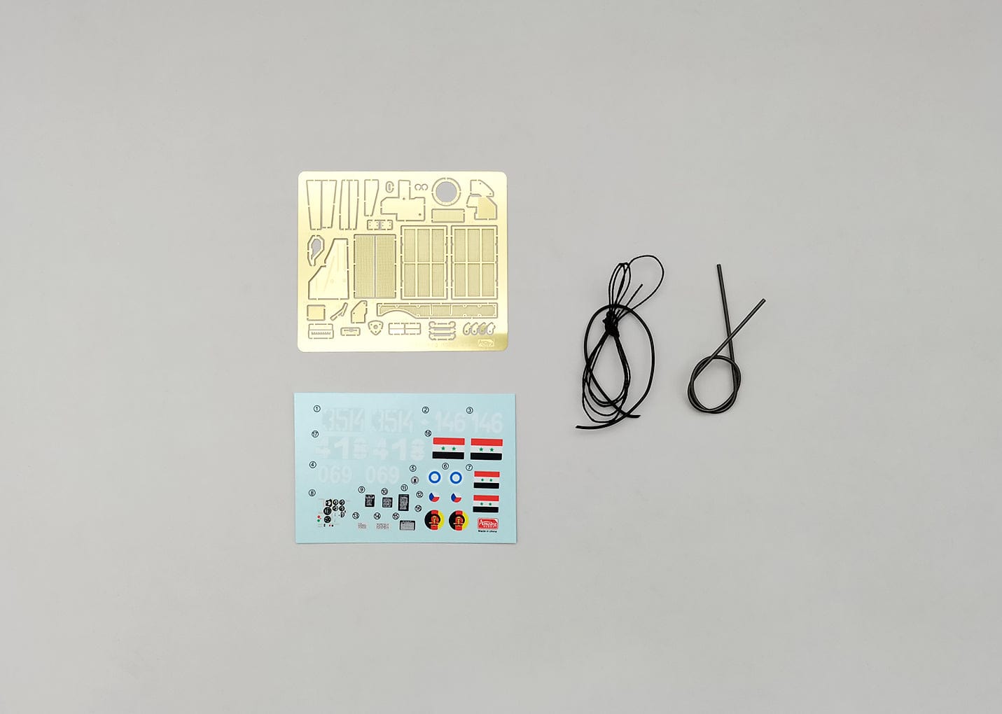 400 - Amusing Hobby - 35A041 - T-72AV [Interior Kit] - decals