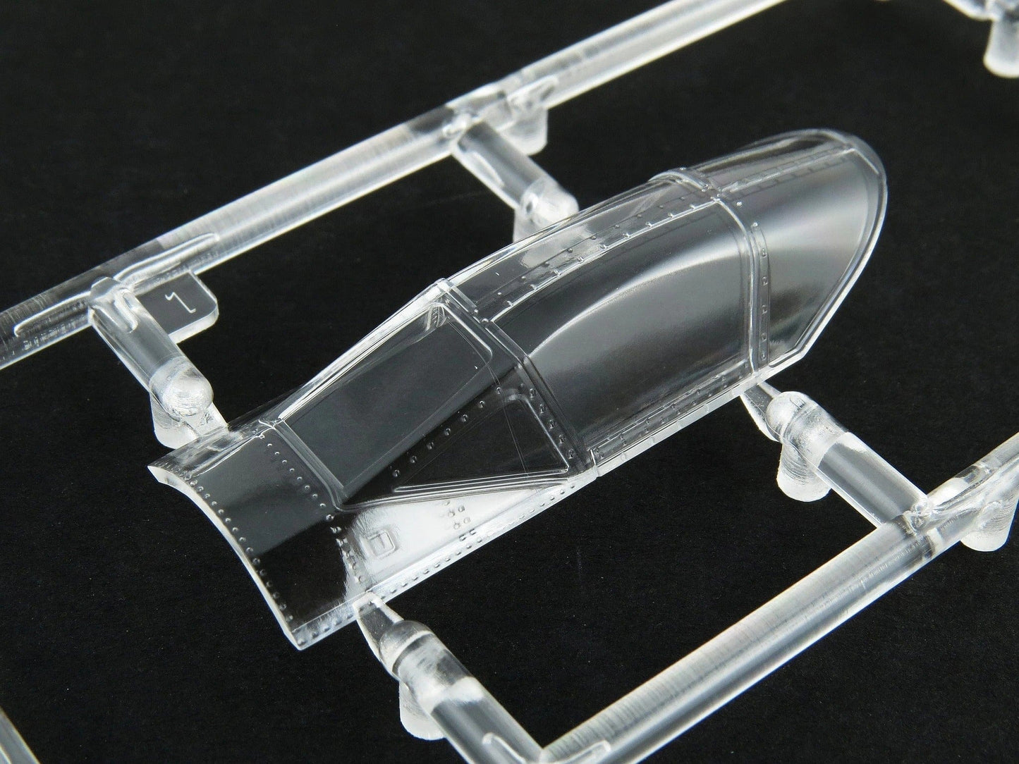 202 - Amusing Hobby - 48A004 - Messerschmitt Me 262 HG III V Tail - sprue
