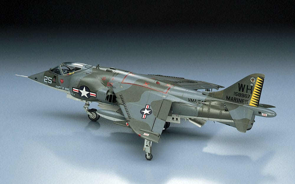 Hasegawa - B10 - Hawker Siddeley Harrier GR.1 / McDonnell Douglas AV-8A Harrier - painted model