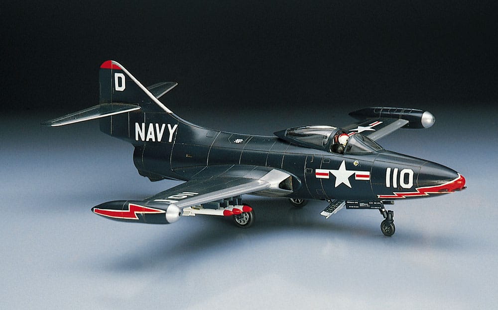 700 - Hasegawa - B12 - Grumman F9F-2 Panther - painted model