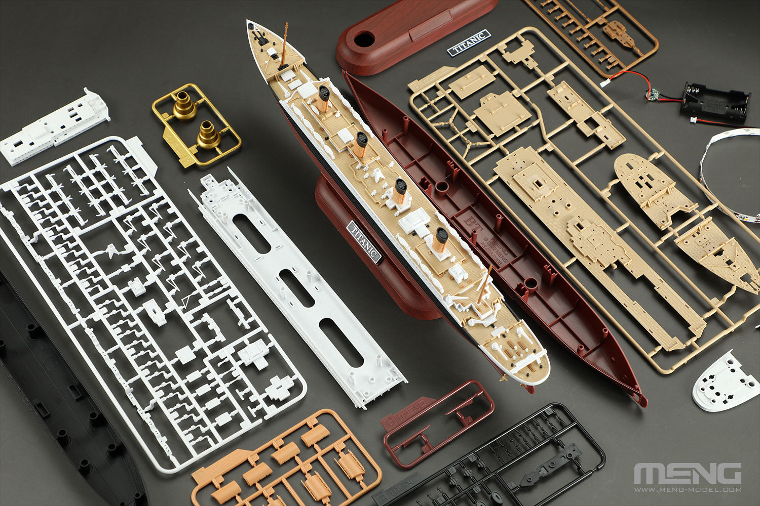 sprue - This kit features pre-colored parts and fast snap-fit design.