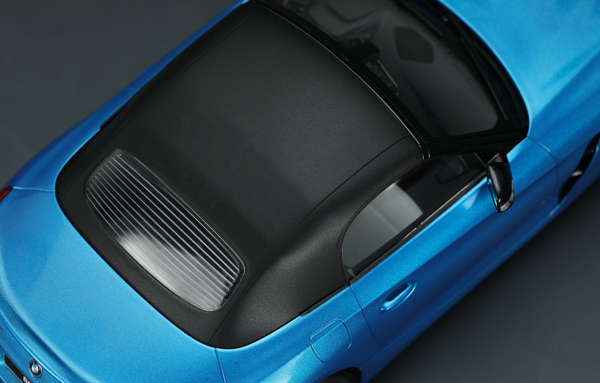 painted model - The texture of the soft top is as realistic as the real thing.