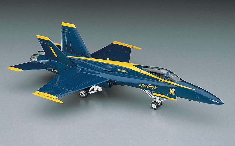 700 - Hasegawa - D10 - McDonnell Douglas F/A-18A Hornet ‘Blue Angels’ - painted model