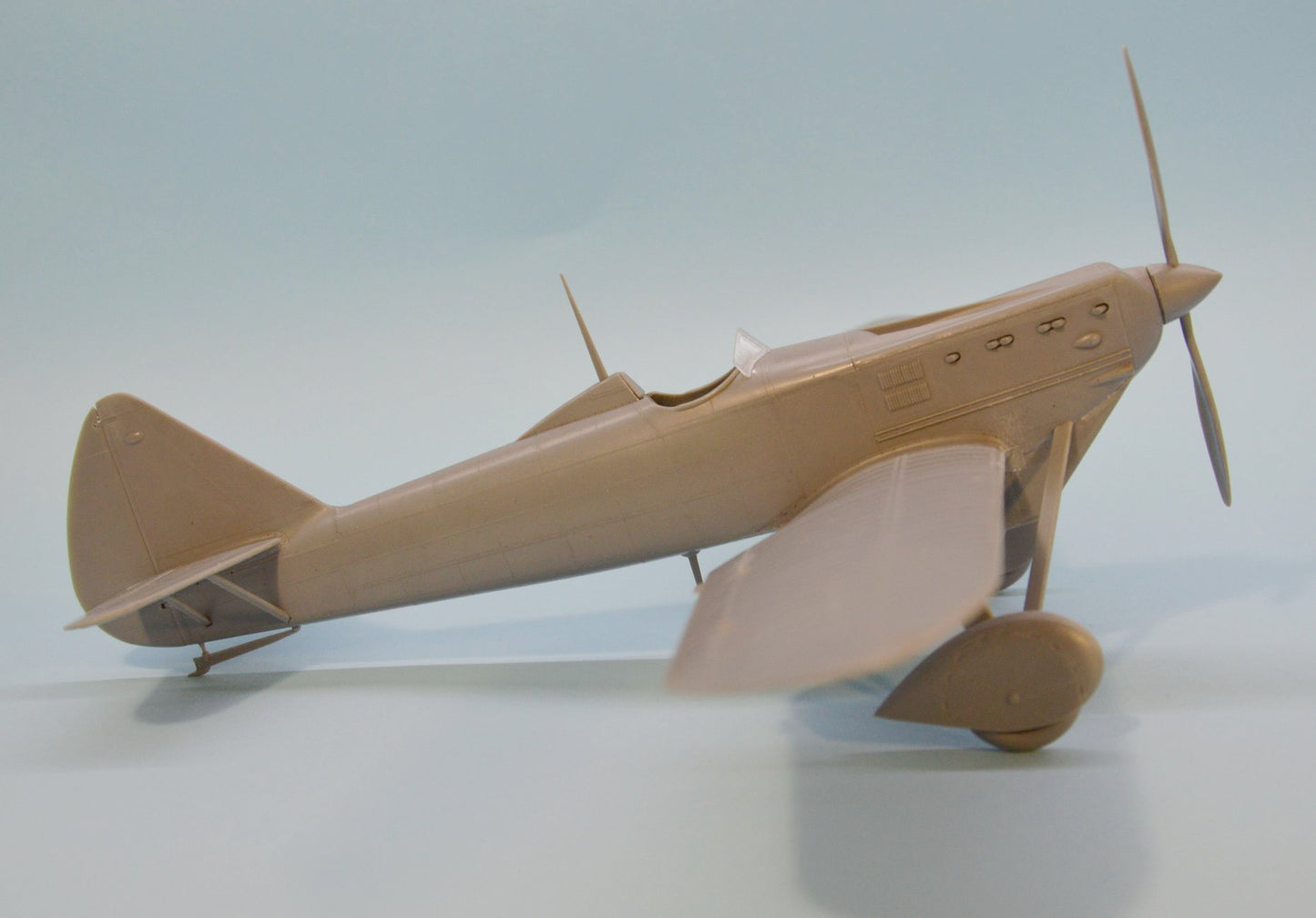 612 - Dora Wings - 32001 - Dewoitine D.500 - unpainted model