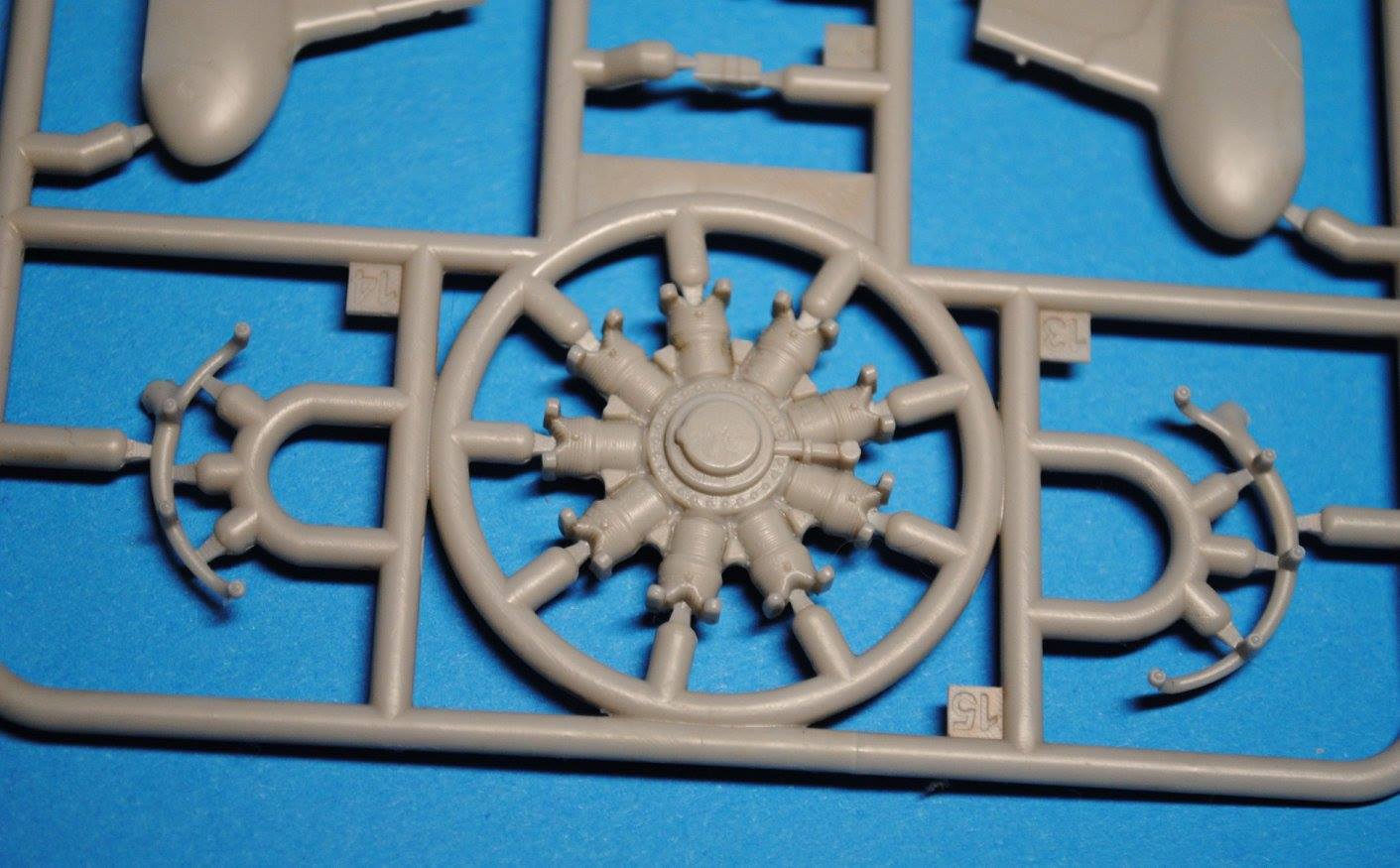 206 - Dora Wings - 48010 - Granville P-45B ‘Bee Killer’ - sprue