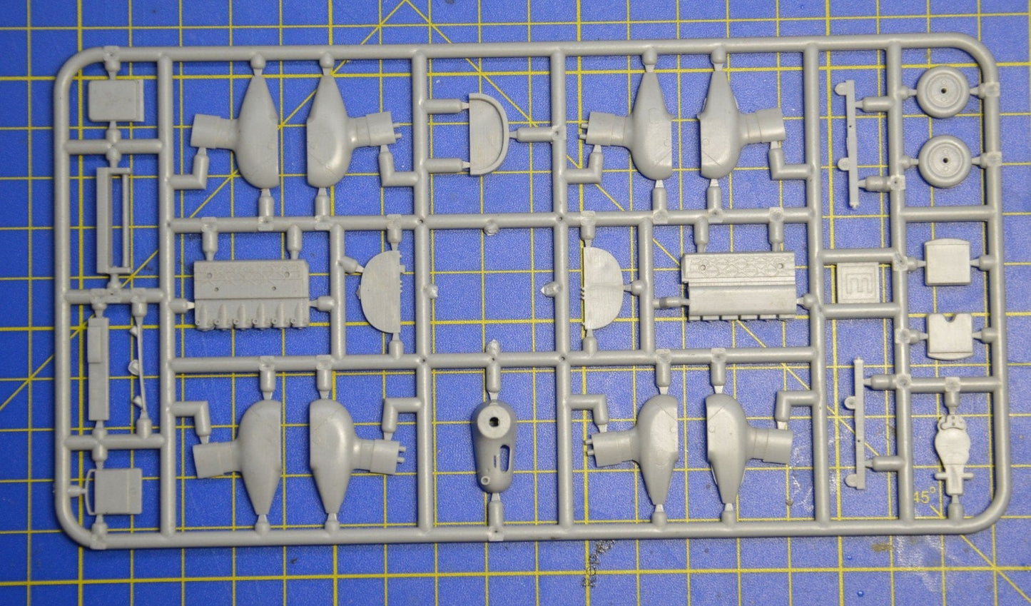 205 - Dora Wings - 48011 - Seversky A8V1 - sprue