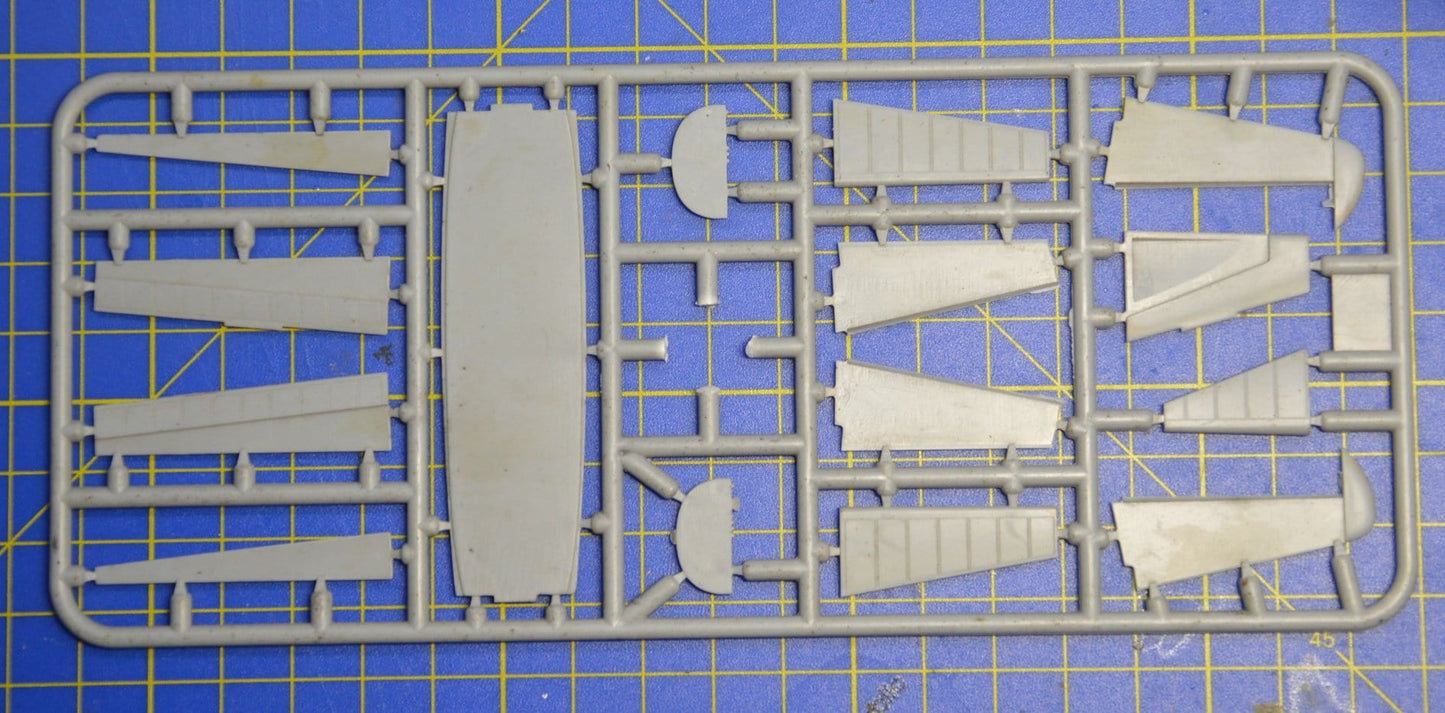 204 - Dora Wings - 48024 - Lockheed Vega 5B/C - sprue
