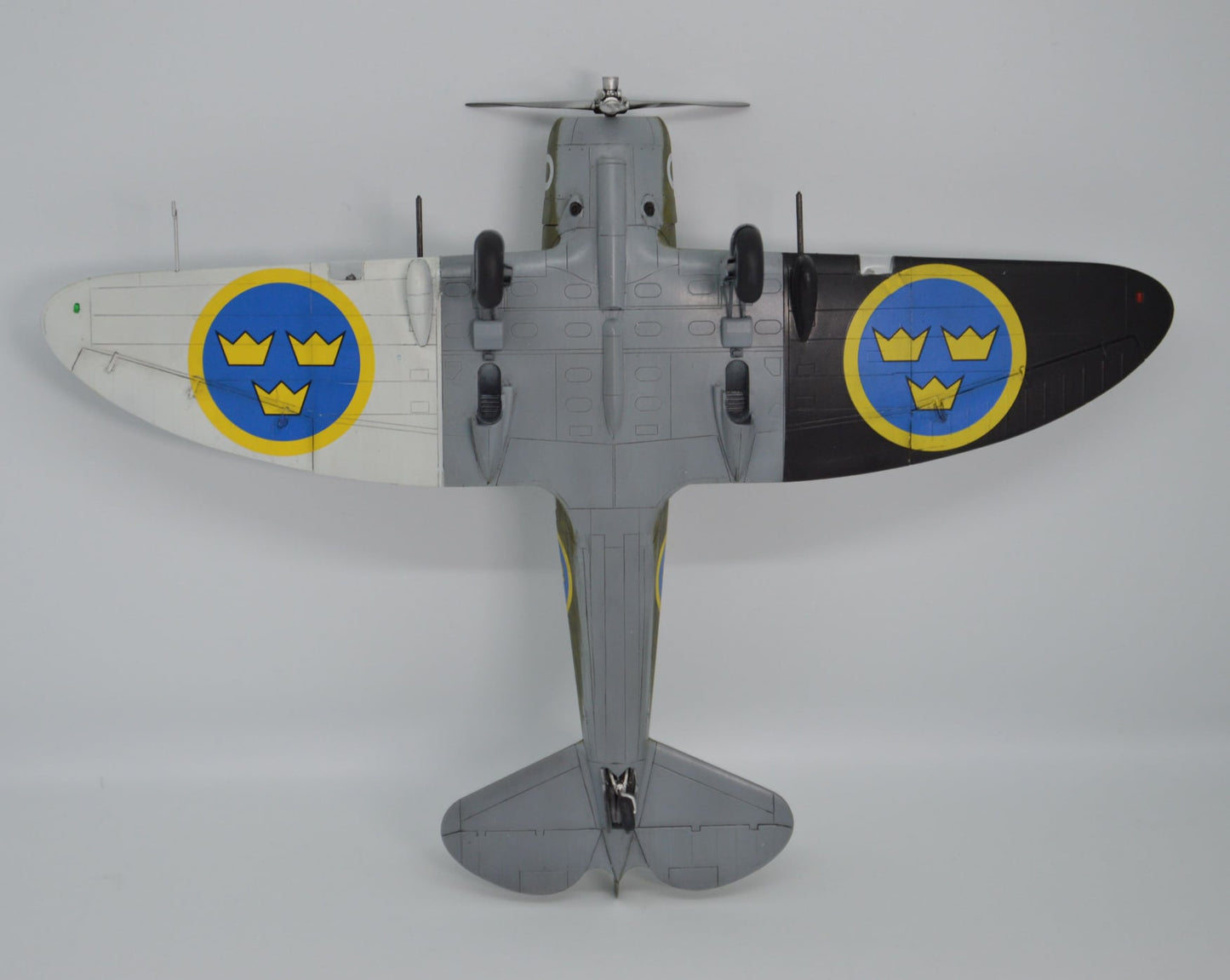 714 - Dora Wings - 48042 - Seversky J 9 - painted model