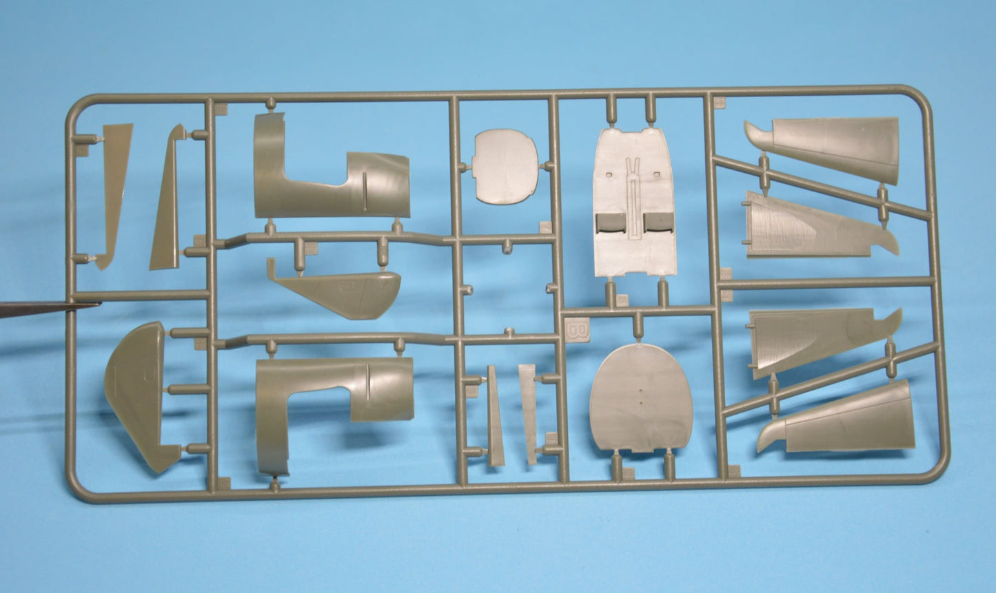 205 - Dora Wings - 48043 - Curtiss-Wright AT-9 Jeep - sprue