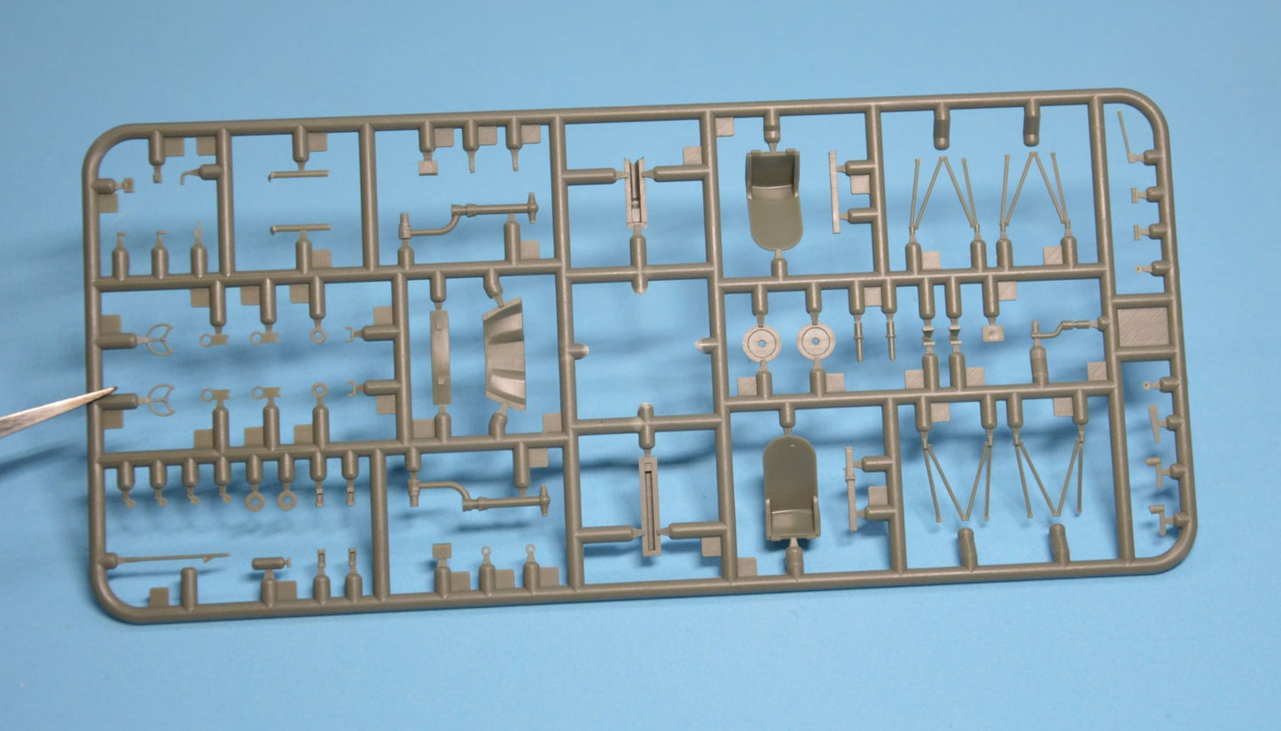 207 - Dora Wings - 48043 - Curtiss-Wright AT-9 Jeep - sprue