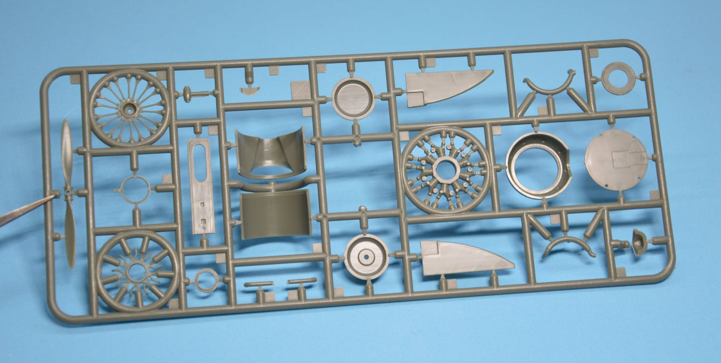 202 - Dora Wings - 48043 - Curtiss-Wright AT-9 Jeep - sprue