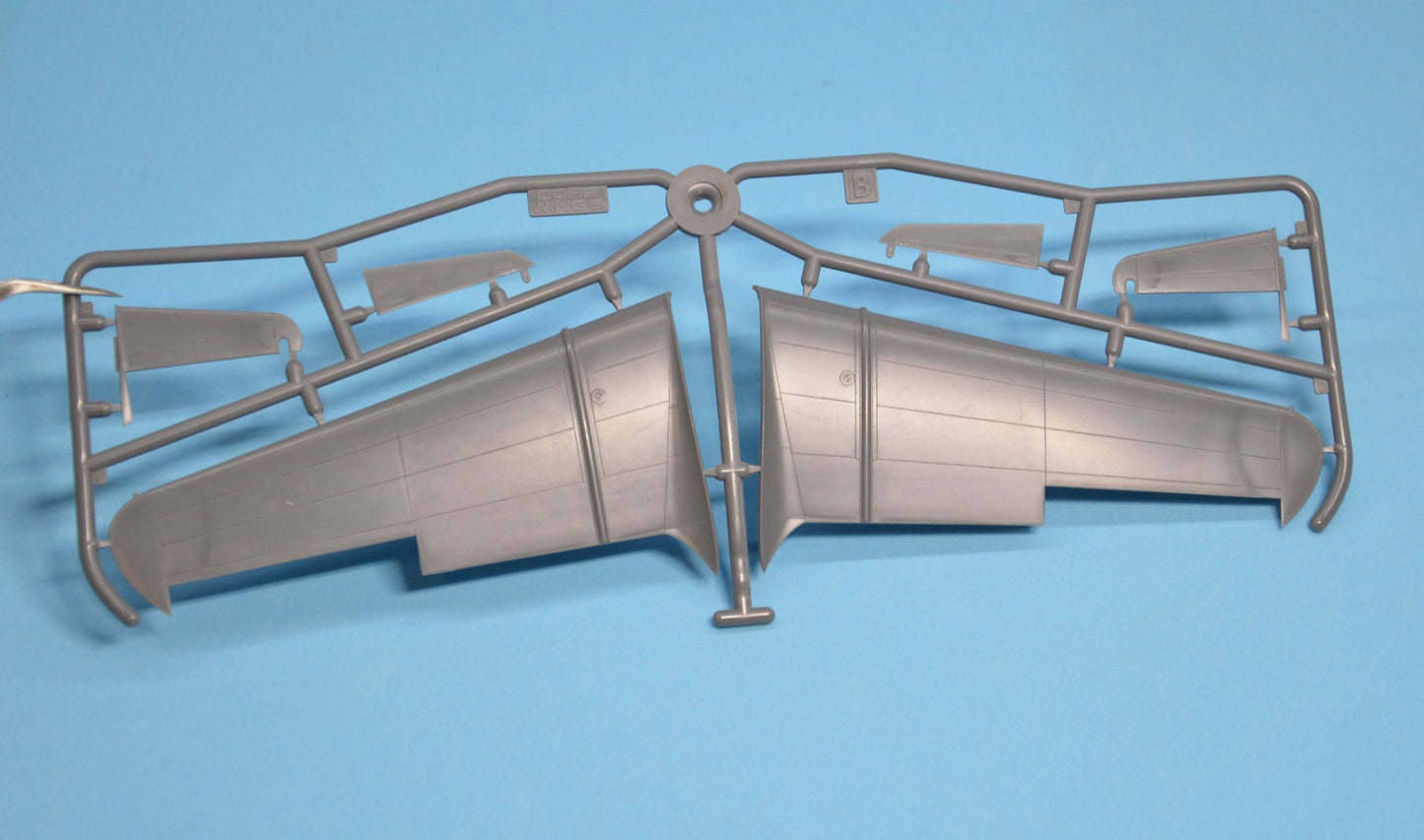 205 - Dora Wings - 48046 - Curtiss-Wright CW-21B - sprue