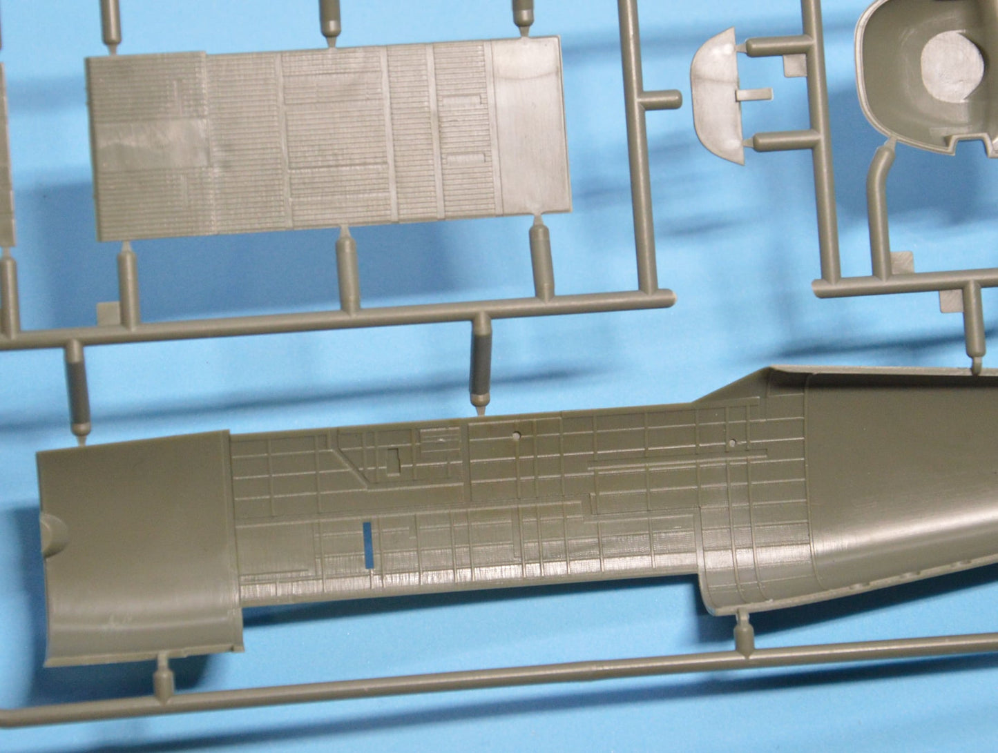 207 - Dora Wings - 48049 - Curtiss-Wright CW-21A - sprue