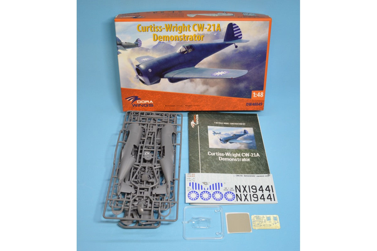 100 - Dora Wings - 48049 - Curtiss-Wright CW-21A - box contents