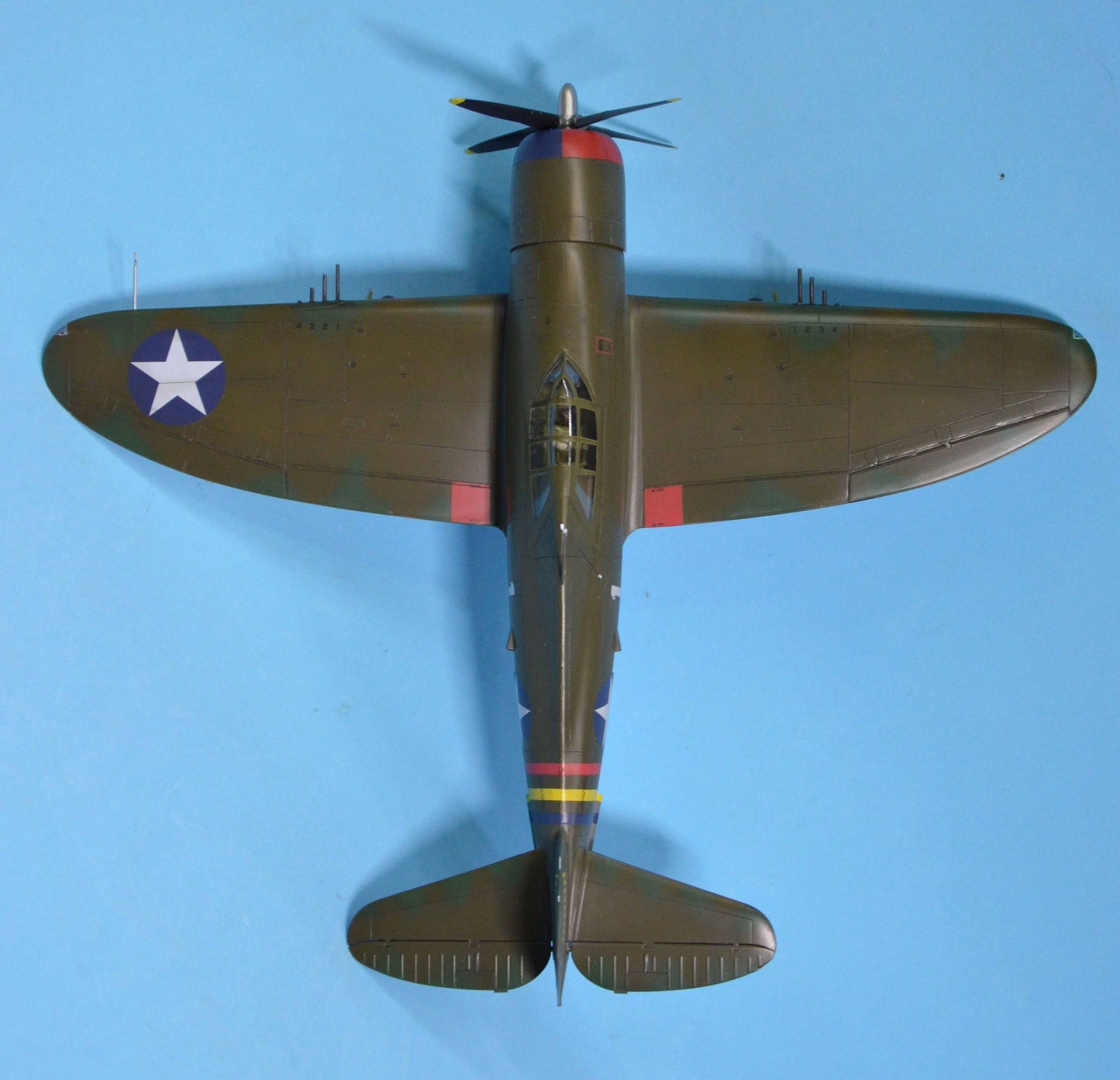 712 - Dora Wings - 48051 - Republic P-47B Thunderbolt - painted model