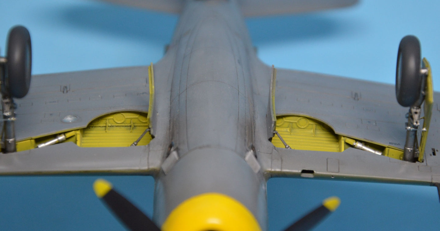 719 - Dora Wings - 48051 - Republic P-47B Thunderbolt - painted model