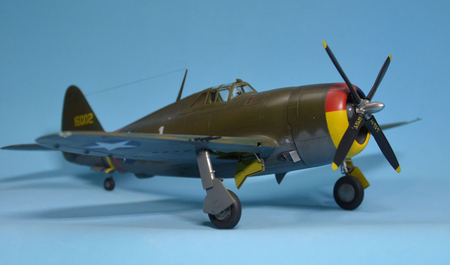 701 - Dora Wings - 48051 - Republic P-47B Thunderbolt - painted model