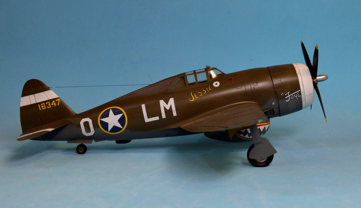 702 - Dora Wings - 48054 - Republic P-47C Thunderbolt with Ferry Tank - painted model