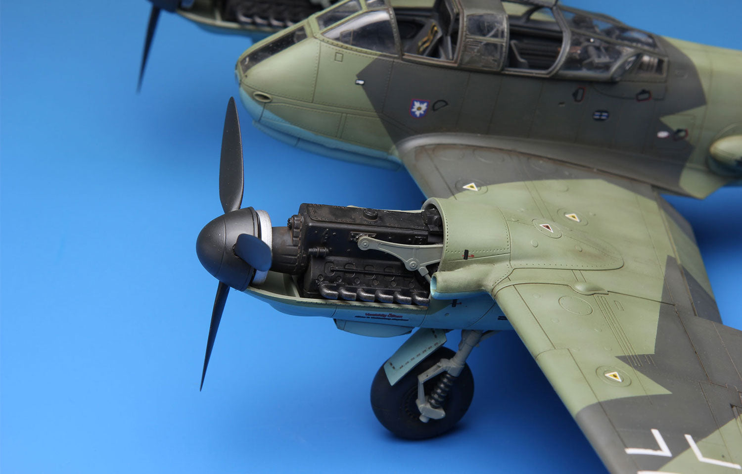 painted model - Precise Engines And Landing Gears Are Realistically Replicated.