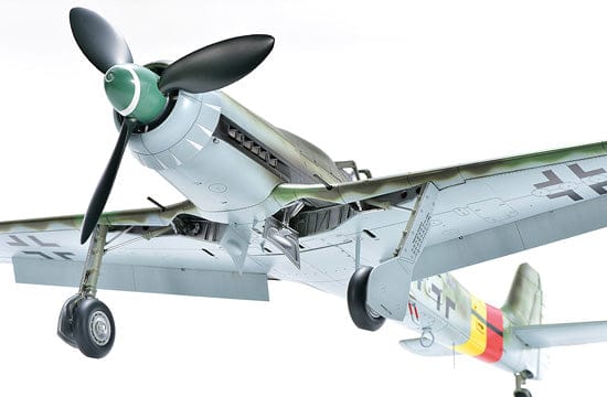 709 - Zoukei-Mura - SWS11 - Focke-Wulf Ta 152 H-0 - painted model