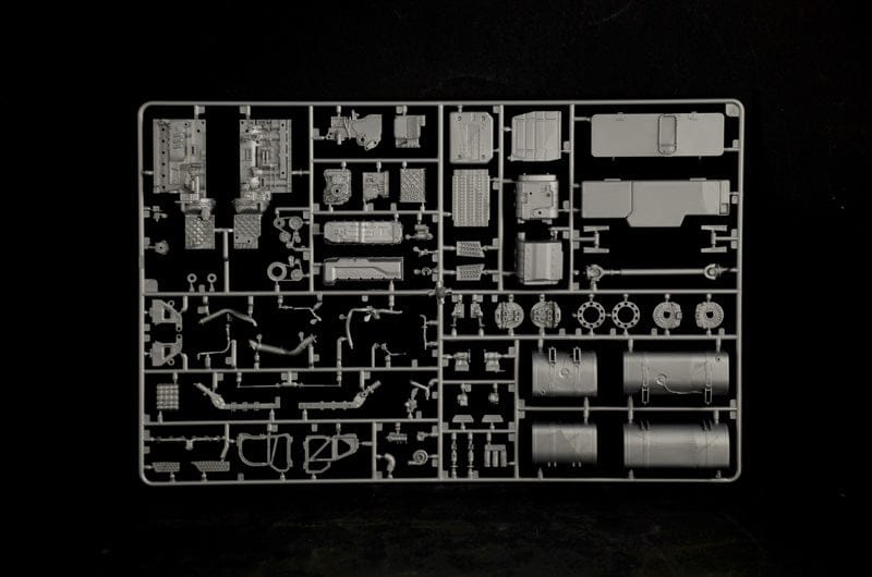 204 - Italeri - 3970 - Volvo FH16 Medium Roof - sprue