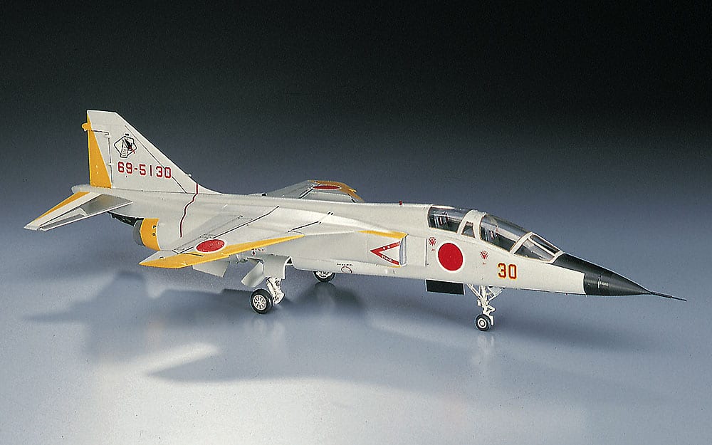 700 - Hasegawa - C04 - Mitsubishi T-2 - painted model