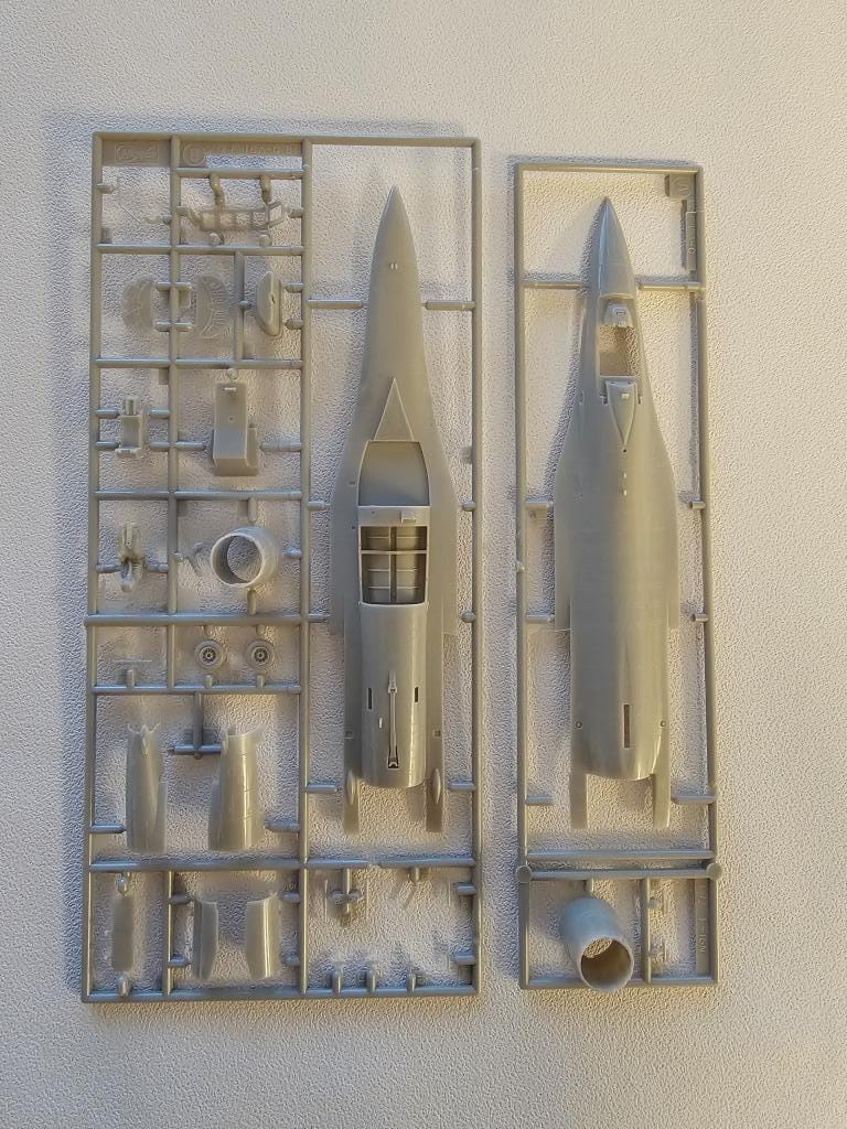 Hasegawa - C12 - General Dynamics F-16N Fighting Falcon - sprue