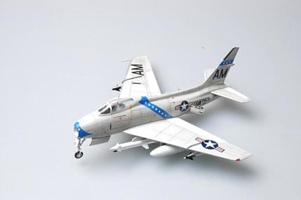 600 - HobbyBoss - 80312 - North American FJ-4 Fury - unpainted model
